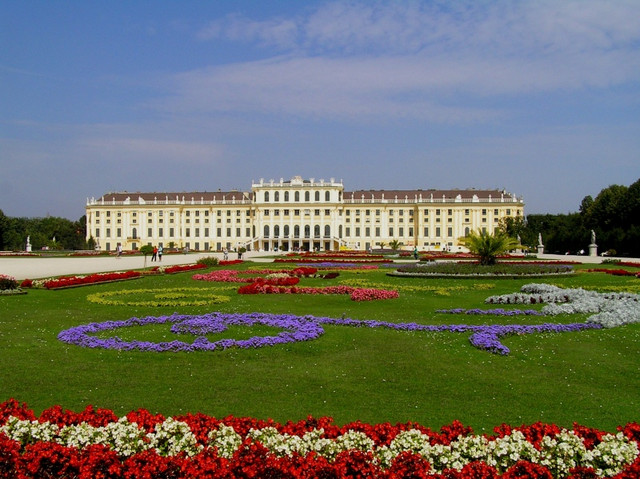 schoenbrunn castle